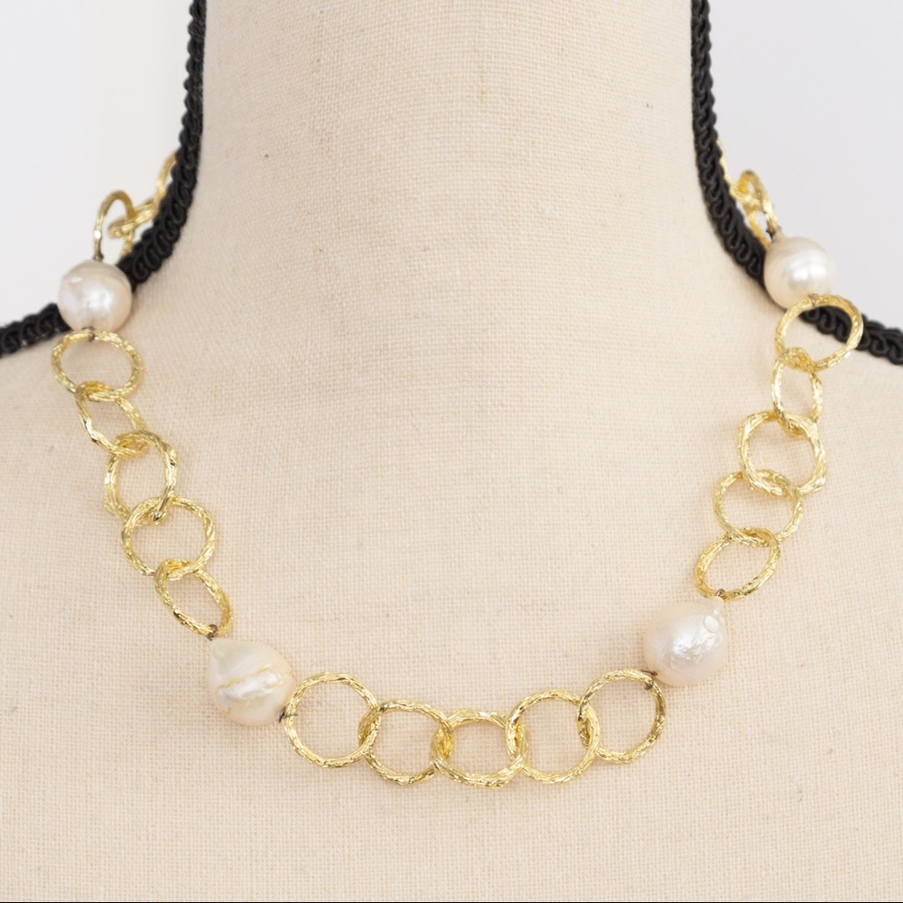Baroque pearls & large link gold tone choker necklace elegant retro Joan Boyce